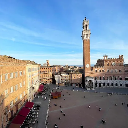 Il Campo 8: Piazza Del Campo Apartment